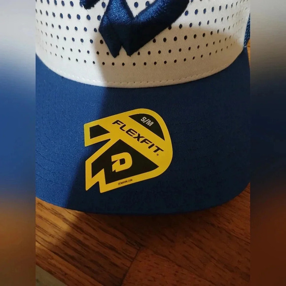 New Demarini Flex Fit Adult Hat S/M - Picture 2 of 5